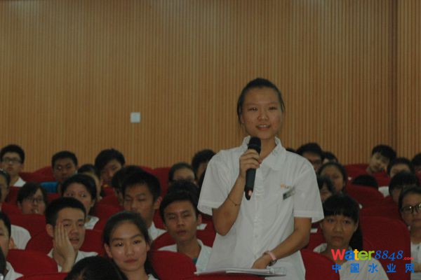 清華大學(xué)環(huán)境學(xué)院副院長(zhǎng)左劍惡教授回母校講學(xué)